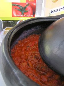 Home made baked beans in black pot